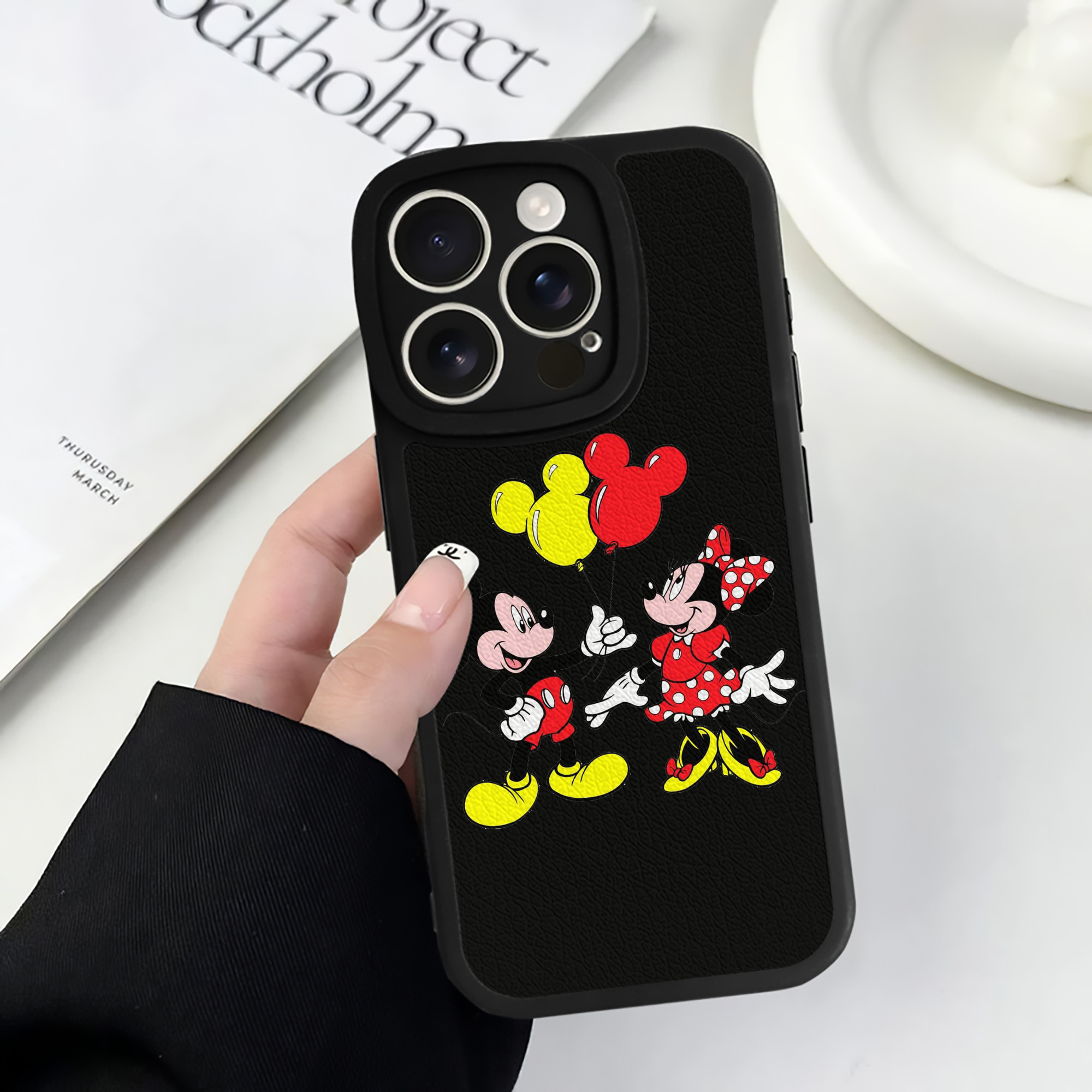 （画像用） ミッキーマウス Mickey Mouse 【iPhone 16シリーズ対応】シリコンスマホケース（レザー調） 材質：シリコン